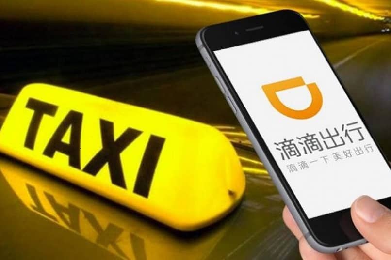 app didi de china con taxi y un movil