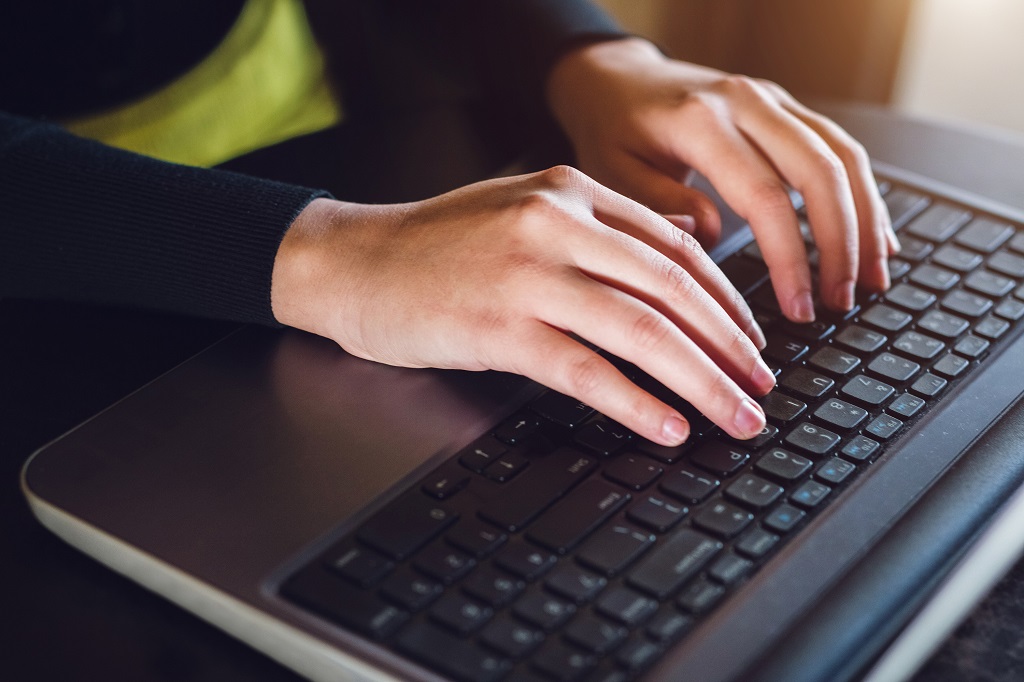 Como Escribir El Signo Mayor Que En Laptop