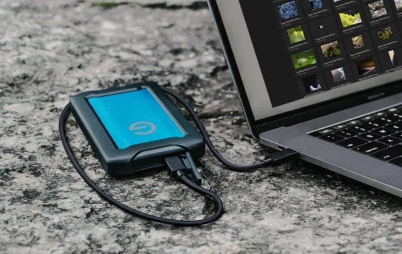 Turn your mobile into an external speaker for your PC How to use?