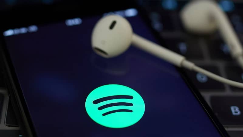 Spotify listen to music headphones