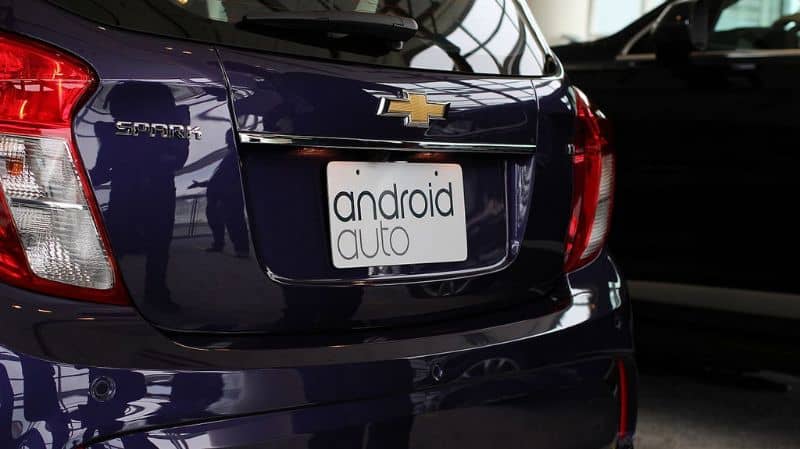 How to connect your Smartphone to your car with Android Auto easily