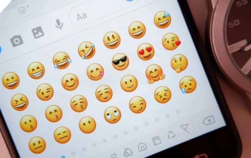 How to turn on/off emoji suggestions in iPhone or iPad with iOS