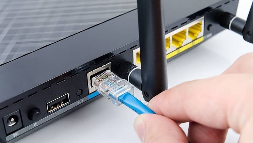 router con cable azul