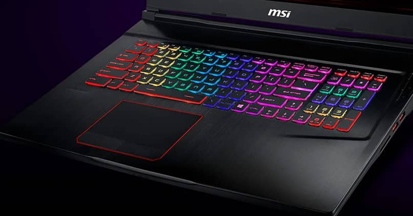 laptop teclado moderno colorido