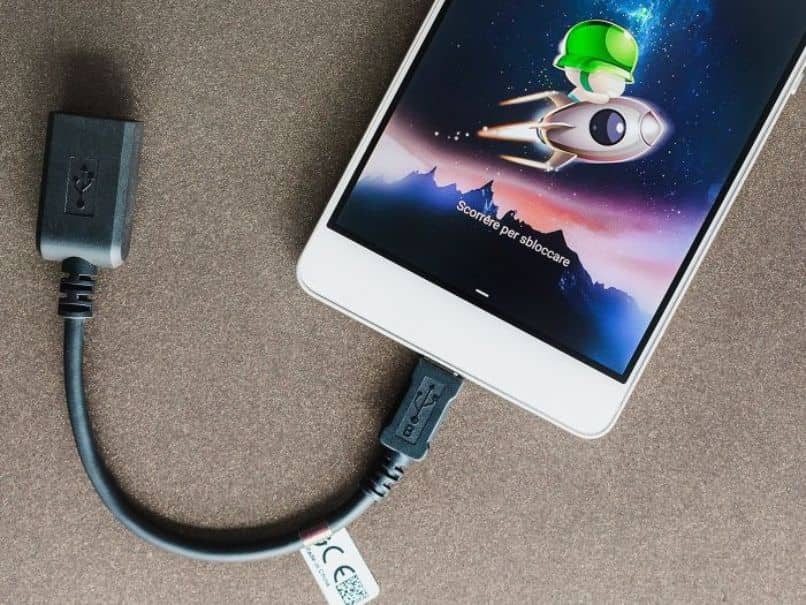 How to use and connect a USB flash drive on my Android mobile