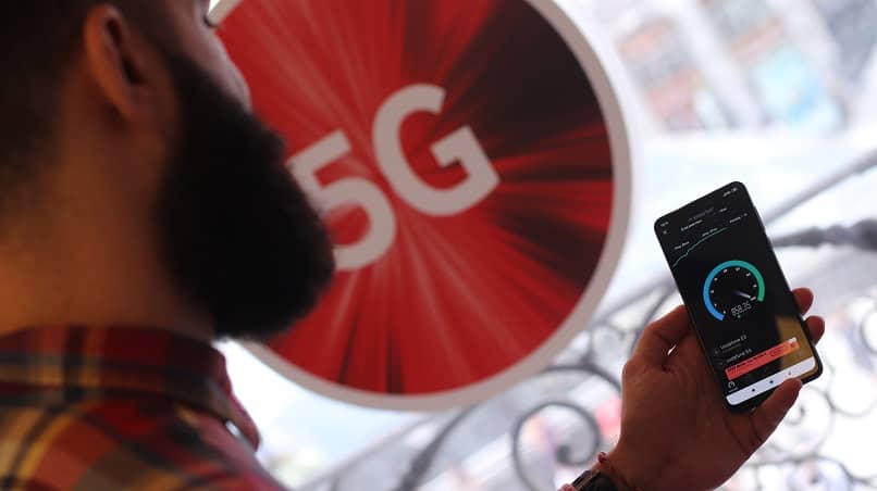 What are the main differences between 4G and 5G networks?