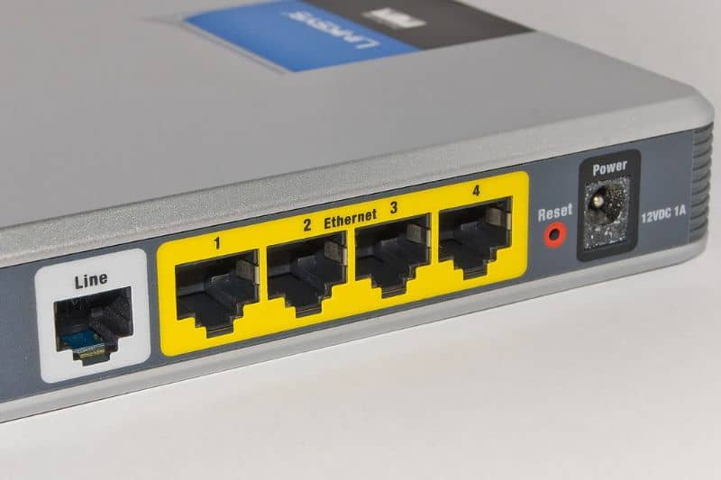 What are the differences between ADSL and fiber optic connections?