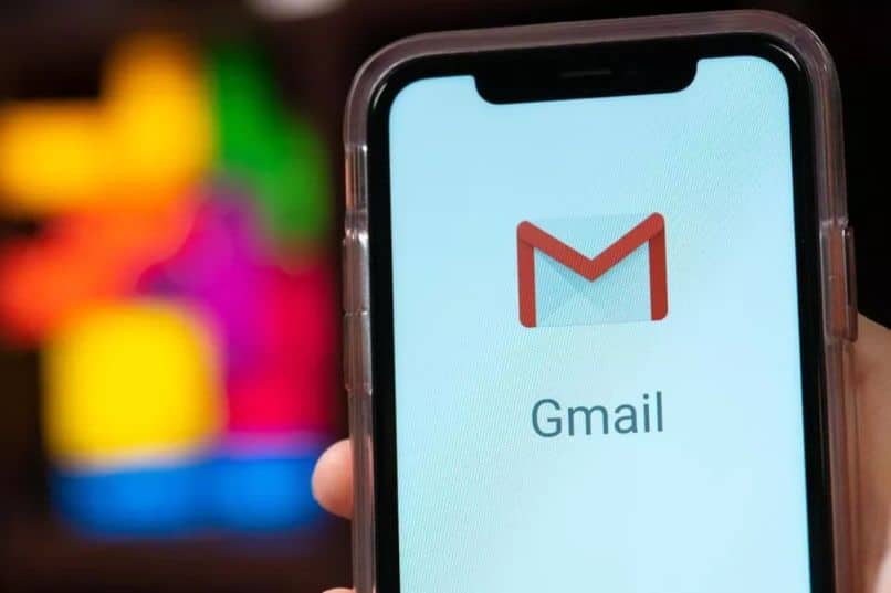 celular gmail fondo desenfocado