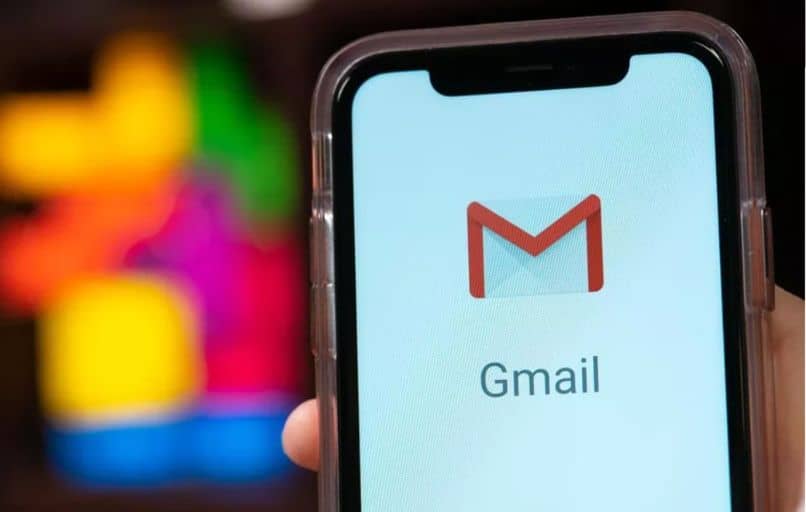 celular gmail dedo fondo desenfocado