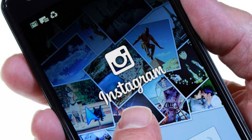 M�vil con logo de Instagram en pantalla
