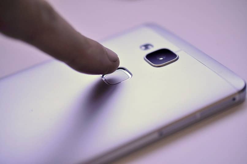scrolling with the fingerprint reader with Fingerprint Scroll allows you to do it with the biometric sensor