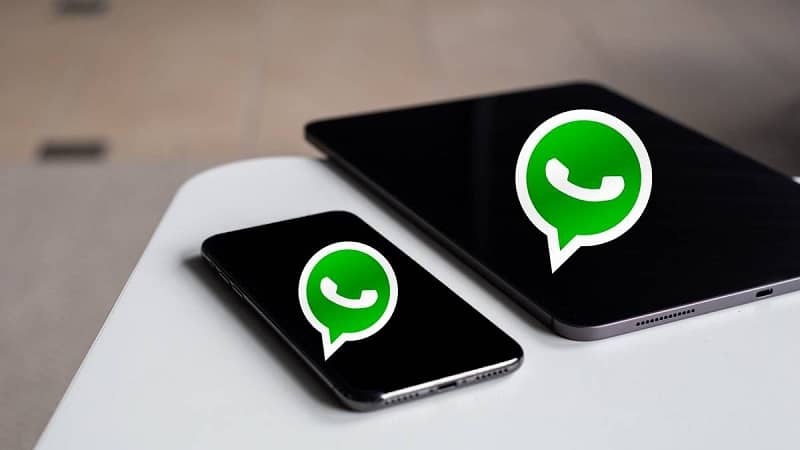 Móvil y tabla icono de Whatsapp
