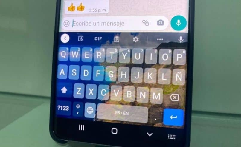 How to put wallpaper on keyboard Android (Gboard)