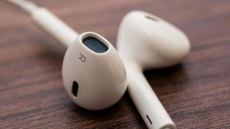 ¿Por qué mi Auricular i7S TWS solo se Escucha de un solo lado