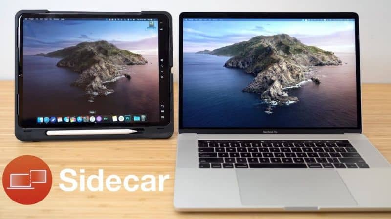 iPad y mac sobre una mesa de madera conectadas con Sidecar