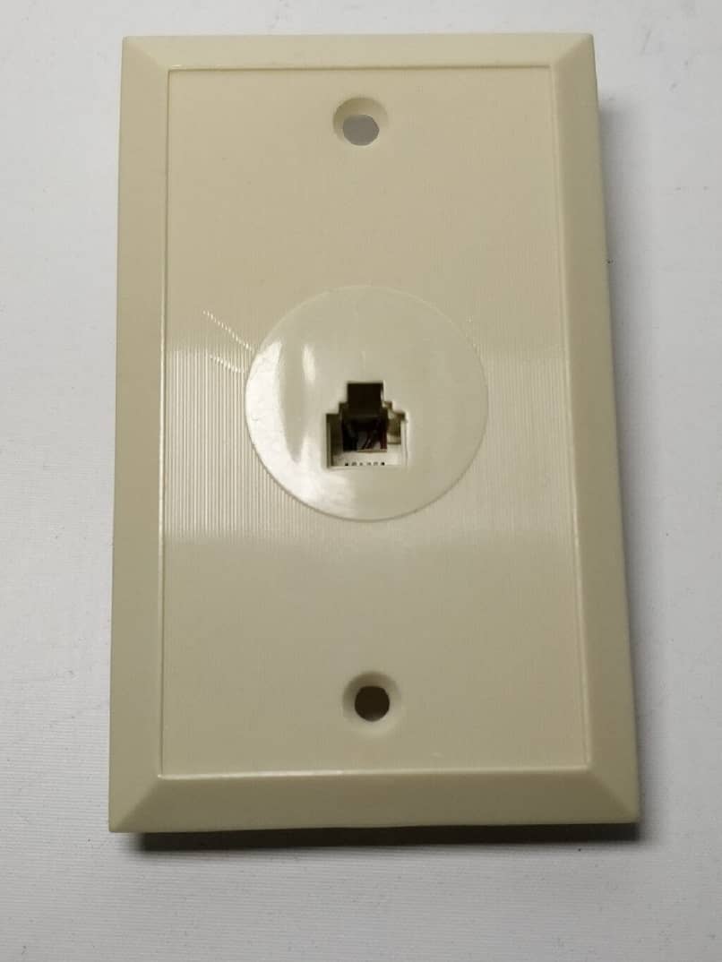 How to connect or install a Jack RJ11 telephone connector to a rosette