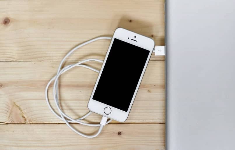 How can I use my iPhone as a USB flash drive easily