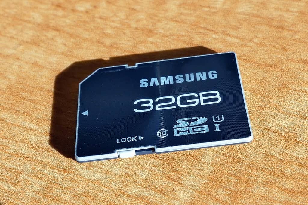 How can I make my computer read a micro SDHC card