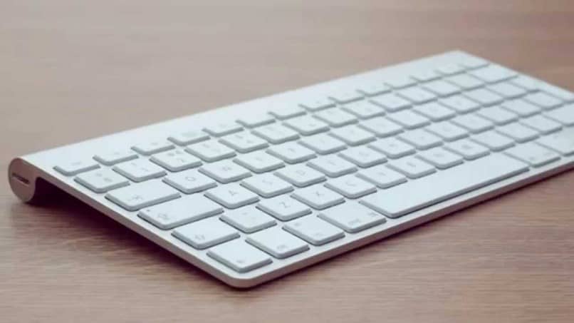 teclado apple mesa