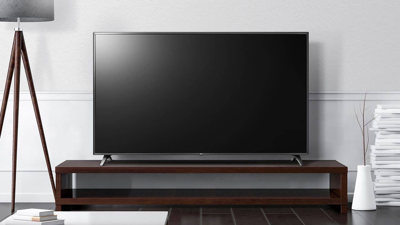 televisor con pantalla negra