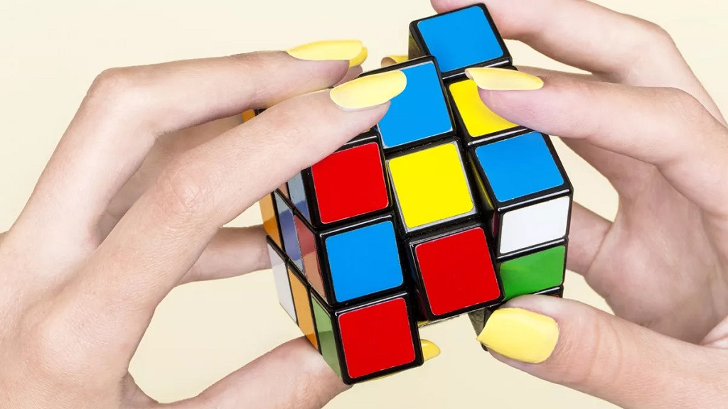 ¿cómo Resolver O Armar El Cubo Rubik En Pocos Movimientos Solución