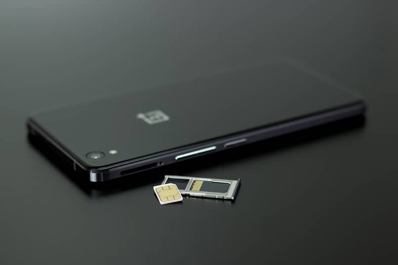 How to remove a SIM Card stuck inside the tray of a sealed cell phone